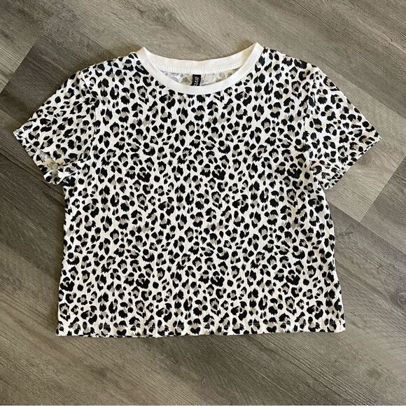 H&M Divided Crop Top Leopard Print Stretchy Flattering Tee - Picture 2 of 9